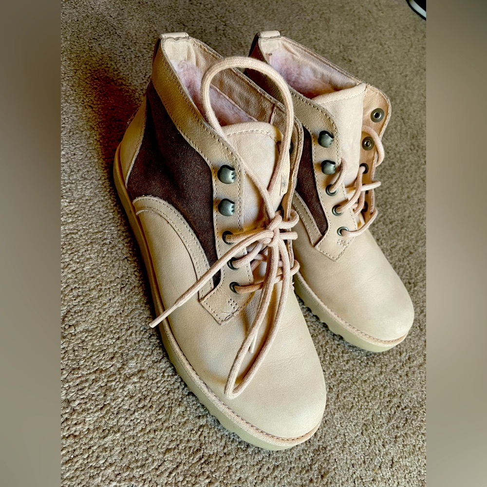UGG short boots